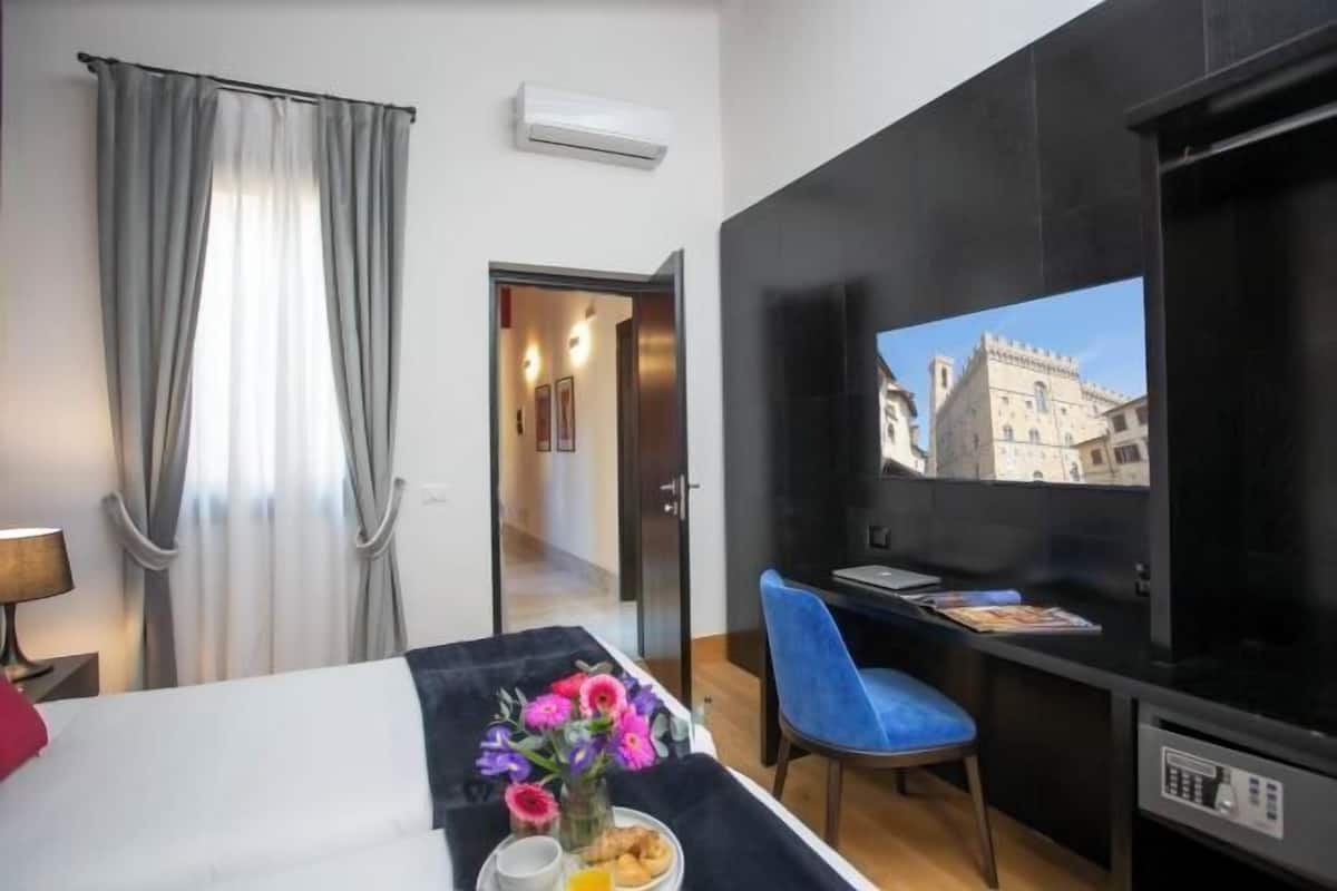 1 Schlafzimmer, Zimmersafe, individuell dekoriert