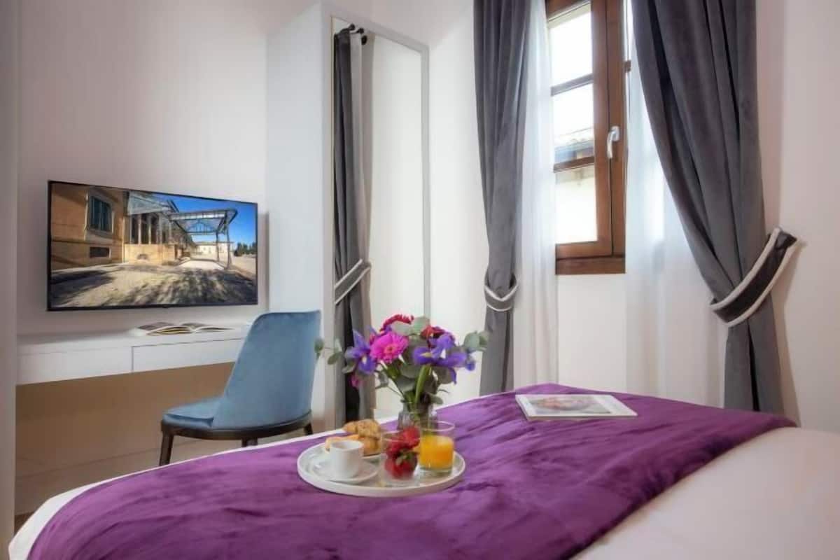 1 Schlafzimmer, Zimmersafe, individuell dekoriert