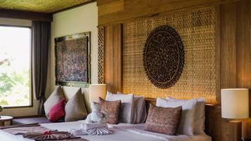 Habitación Deluxe, vistas al valle | Minibar, caja fuerte, escritorio y espacio para trabajar con un portátil