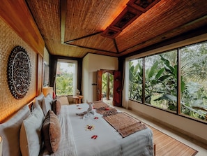 Family Room, Garden View (Connecting Room) | Minibar, in-room safe, desk, laptop workspace - Sakti Garden Resort & Spa (Ubud)