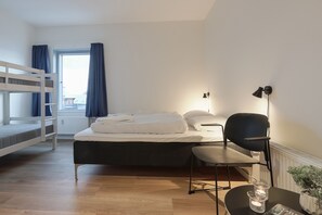 Habitación cuádruple | Wifi gratis y ropa de cama