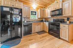 Cabin, Multiple Beds, Hot Tub | Private kitchen | Fridge, microwave, oven, stovetop