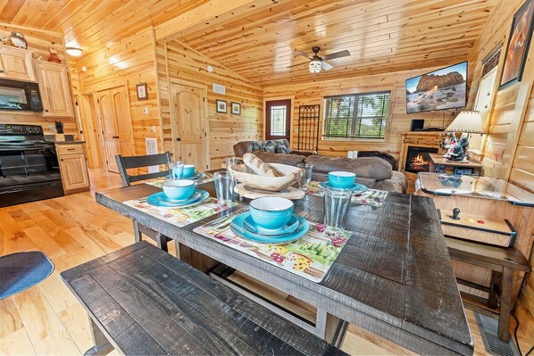 Cabin, Multiple Beds, Hot Tub | Dining