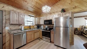 Cabin, Multiple Beds, Hot Tub | Private kitchen | Fridge, microwave, oven, stovetop - Little Mountain Hideaway (Sevierville)