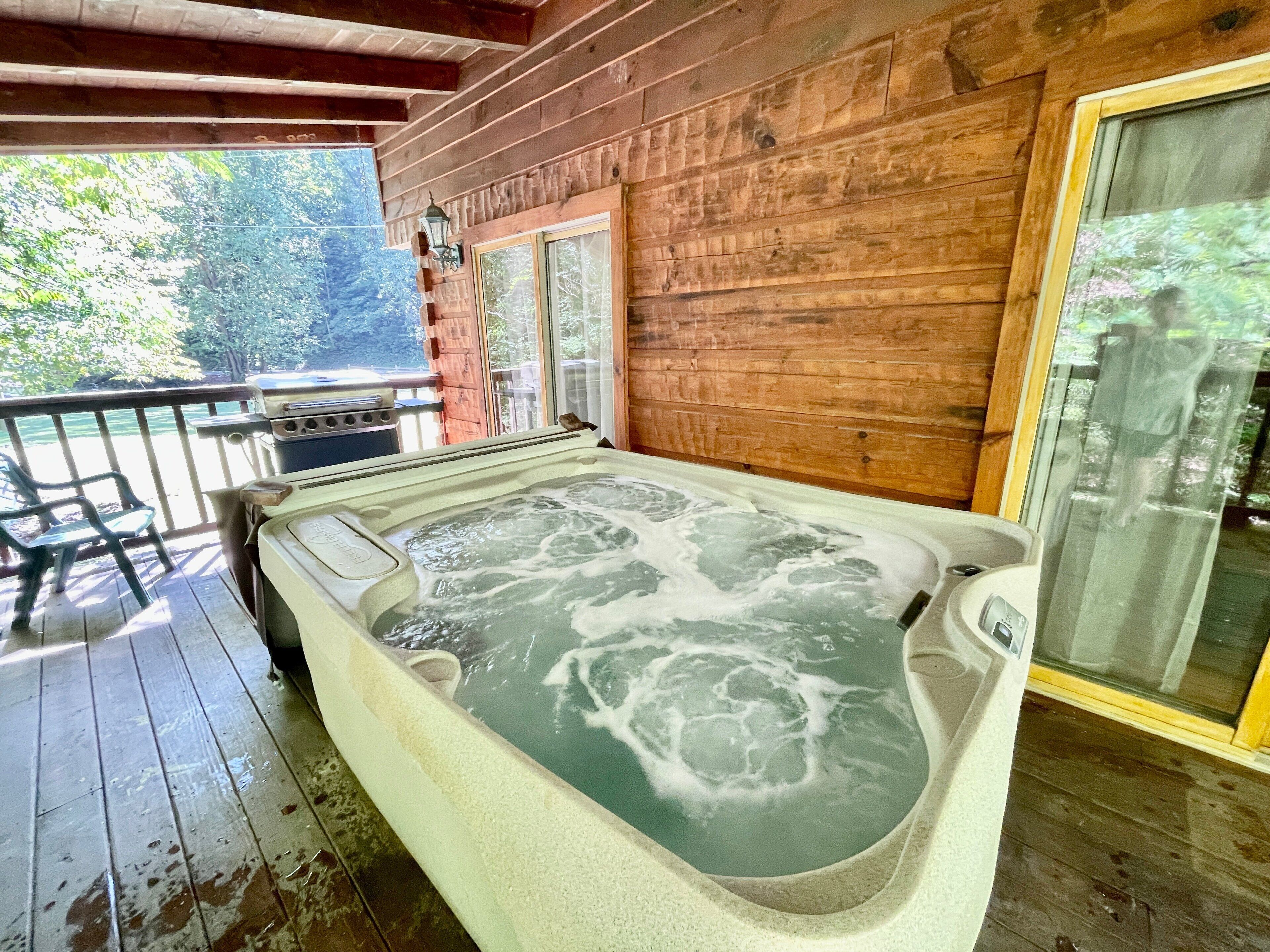 Cabin, 2 Queen Beds, Hot Tub | Property grounds
