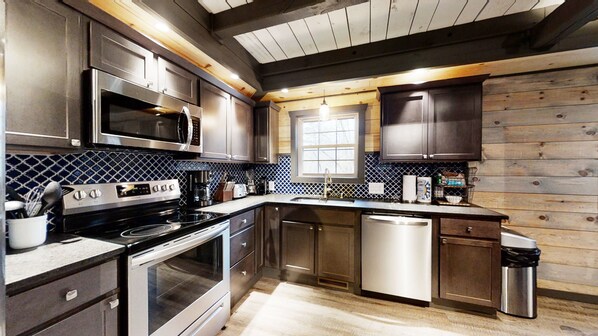 Cabin, Multiple Beds, Hot Tub, Mountain View | Private kitchen | Fridge, microwave, oven, stovetop