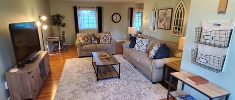 Maison, plusieurs lits, cuisine | Coin séjour | Télévision de 40 pouces avec chaßnes par cùble