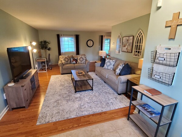 House, Multiple Beds, Kitchen | Living area | 40-inch TV with cable channels - Andrea Abode (Lexington)