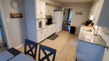 House, Multiple Beds, Kitchen | Private kitchen | Fridge, microwave, oven, stovetop