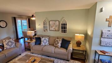 House, Multiple Beds, Kitchen | Living area | 40-inch TV with cable channels