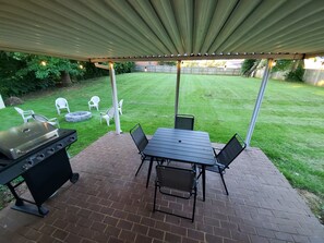 Outdoor dining - Andrea Abode (Lexington)