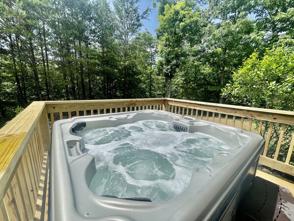 Outdoor spa tub