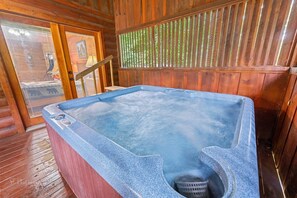 小屋, 多张床, 热水浴缸 | 住宿内部