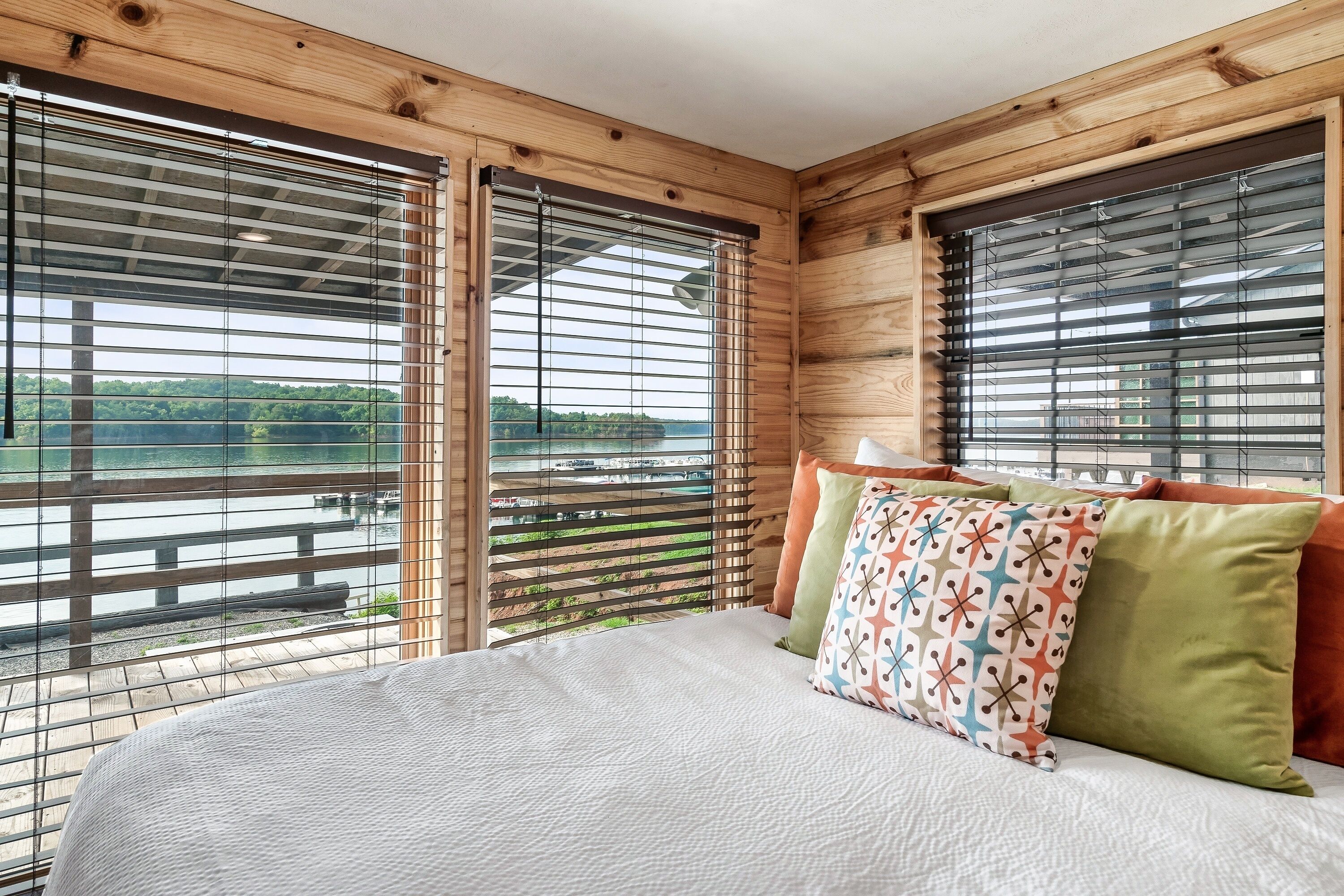 小屋, 1 張加大雙人床和 1 張沙發床, 熱水浴缸, 山景 | 1 間臥室、免費無線上網、床單