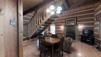 Cabin, 1 King Bed with Sofa bed, Hot Tub | Dining