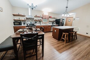 Cabin, Multiple Beds, Hot Tub, Mountain View | Private kitchen | Fridge, microwave, oven, dishwasher - Cant Wait to Hibernate (Sevierville)