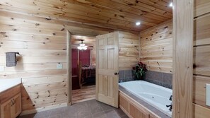 Baita Basic, letti multipli, idromassaggio, vista montagna | Bagno | Asciugamani