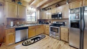 基本小屋, 多張床, 熱水浴缸, 山景 | 私人廚房 | 電冰箱、微波爐、烤箱、爐台