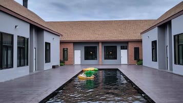 Kolam renang terbuka