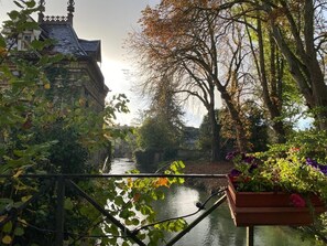 Property grounds - Beautiful former Hunting Lodge with spacious authentic rooms and garden with terraces (Auxi-le-Château)