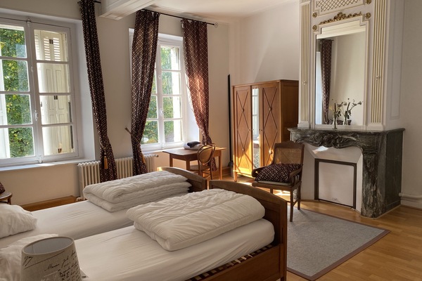 13 bedrooms, travel cot, free WiFi, bed sheets