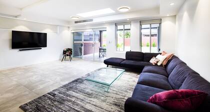 Modern 4 bedroom home, in quiet suburban street