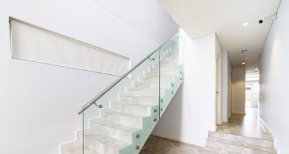 Modern 4 bedroom home, in quiet suburban street