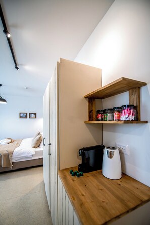 Klil room with patio | Minibar, desk, laptop workspace, blackout curtains - Boutique El Rom  - Hostel (El-Rum)