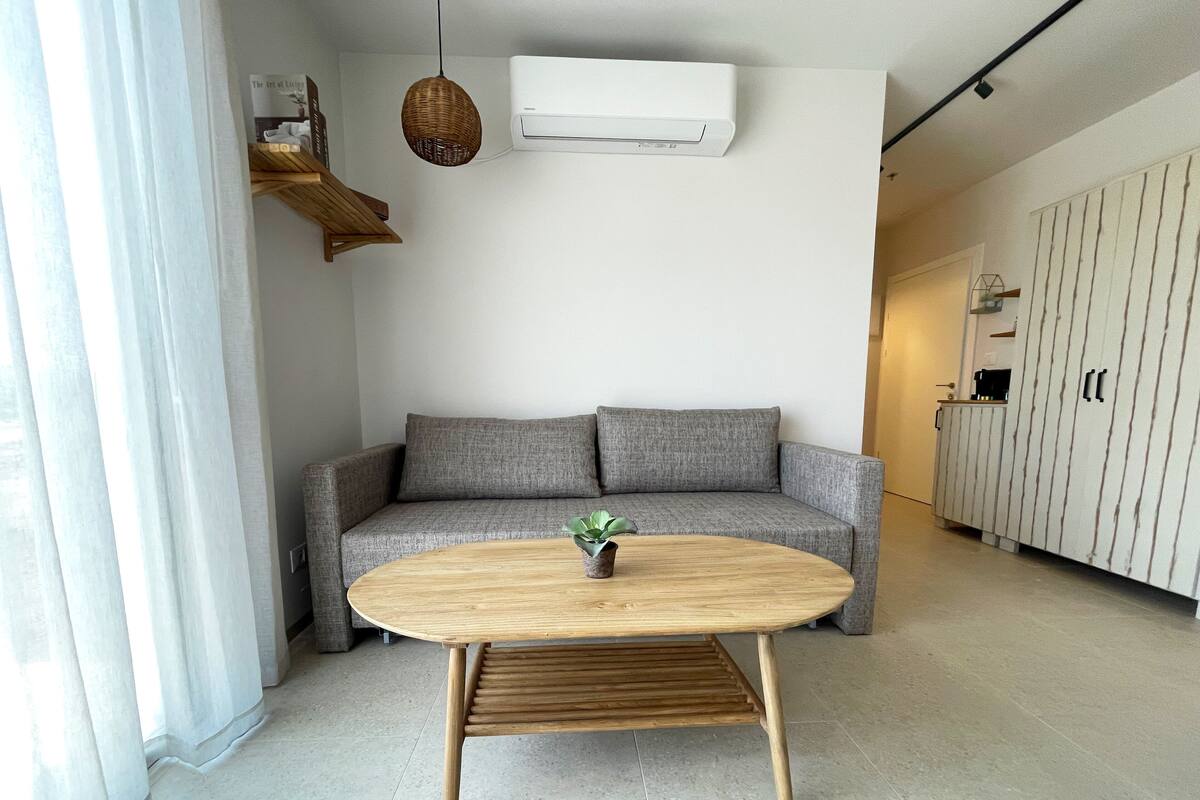 Klil deluxe room | Minibar, bàn, khu vực làm việc phù hợp cho laptop, màn/rèm cản sáng