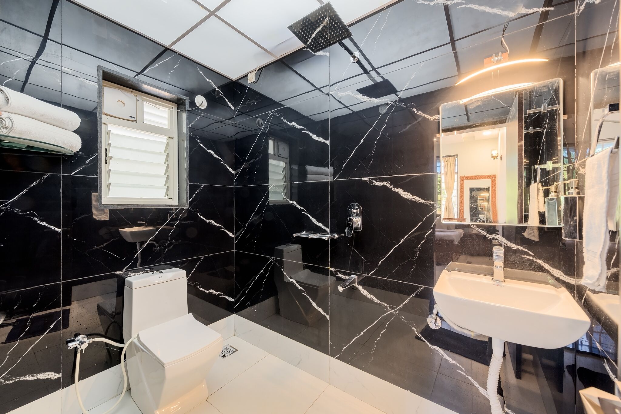 Luxury Bungalow | Bathroom