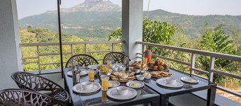 CosmicStays Ekantam - Mountain View Villa near Pune