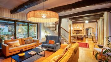 Télévision, cheminée