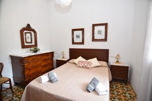 2 makuuhuonetta, vauvan matkasänky, Wi-Fi, vuodevaatteet