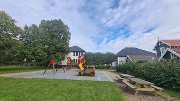 Tempat bermain anak - outdoor