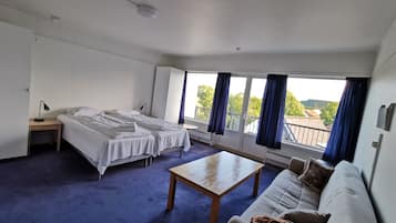 Phòng dành cho gia đình, ban công | Truy cập Internet không dây miễn phí, bộ trải giường