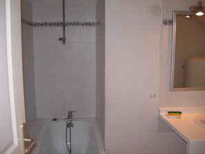 Bathtub