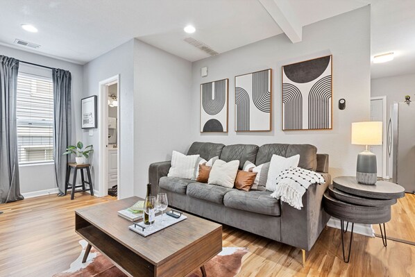 スマートテレビ、書斎 / ワークスペース