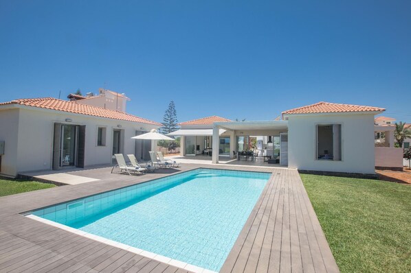 Pool - Holiday House in Ayia Napa with Large Patio (Ayia Napa)