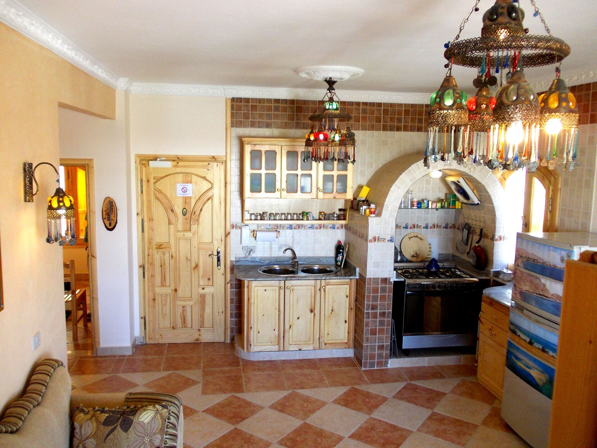 Réfrigérateur, four, plaque de cuisson, cafetière/bouilloire