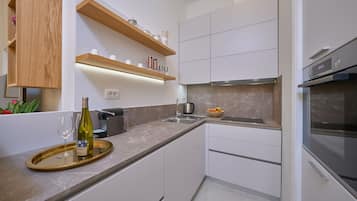 Deluxe-Apartment | Eigene Küche | Kühlschrank, Mikrowelle, Ofen, Herdplatte