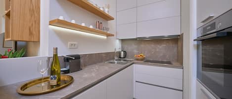 Deluxe Apartment | Private kitchen