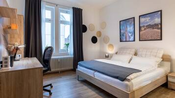 1 bedroom, in-room safe, desk, iron/ironing board
