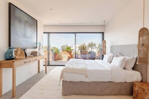 6 bedrooms, in-room safe, desk, iron/ironing board