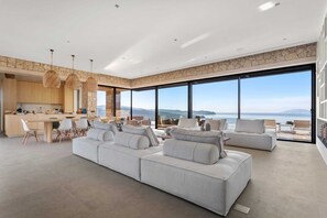 Smart TV, fireplace, video games, foosball - Newly constructed Luxurious Family Villa with Infinity Sunset & Tennis court! (Porto Heli, Argolida)