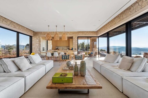 Newly constructed Luxurious Family Villa with Infinity Sunset & Tennis court!