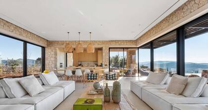 Newly constructed Luxurious Family Villa with Infinity Sunset & Tennis court!