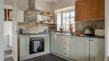 Luxury Apartment | Private kitchen | Fridge, microwave, oven, stovetop