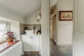 Bathroom - The Stables - Charming rural bolthole (Newton Abbot)