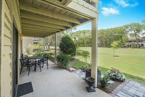 Outdoor dining - Seascape Villa 32B Beach access and multiple pools! (Miramar Beach)