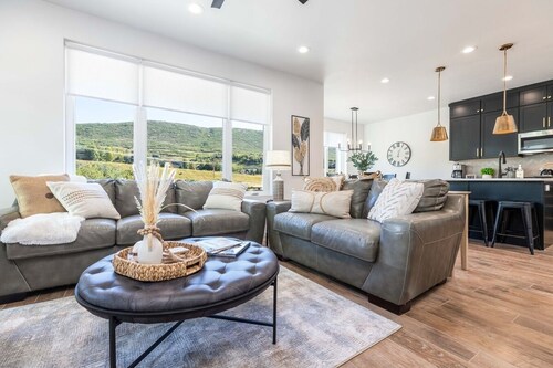 Charming Family Townhome Near Park City and Concierge!
